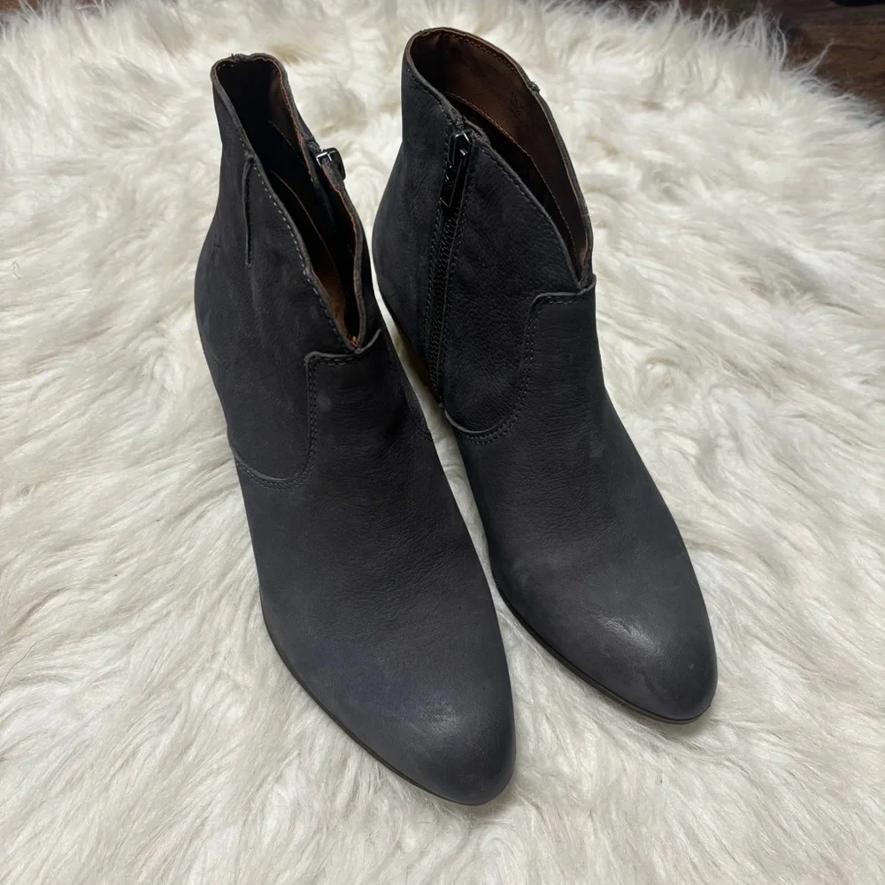 Frye Judith Seam Gray Leather Western Style Booties size 9.5 Women’s